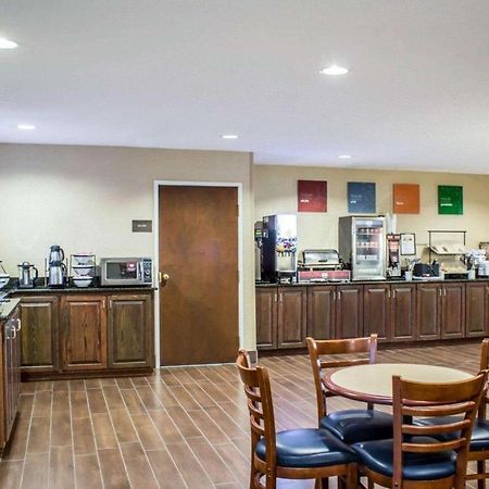 Comfort Inn Clinton Εξωτερικό φωτογραφία
