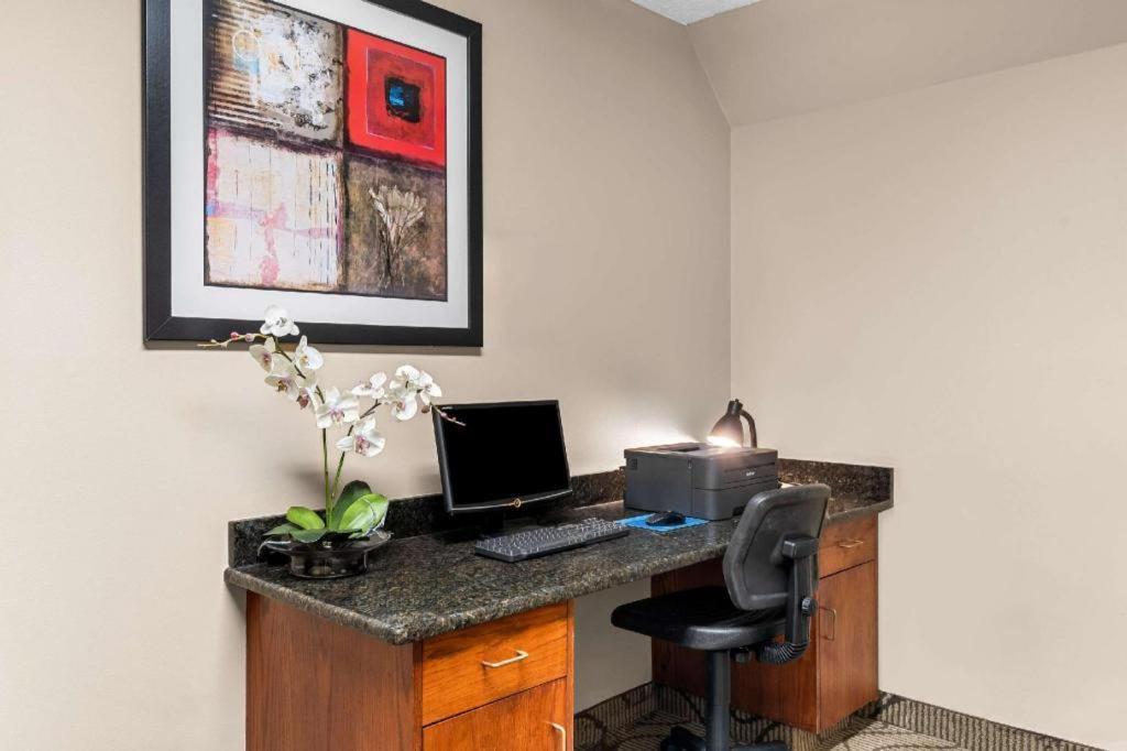 Comfort Inn Clinton Εξωτερικό φωτογραφία