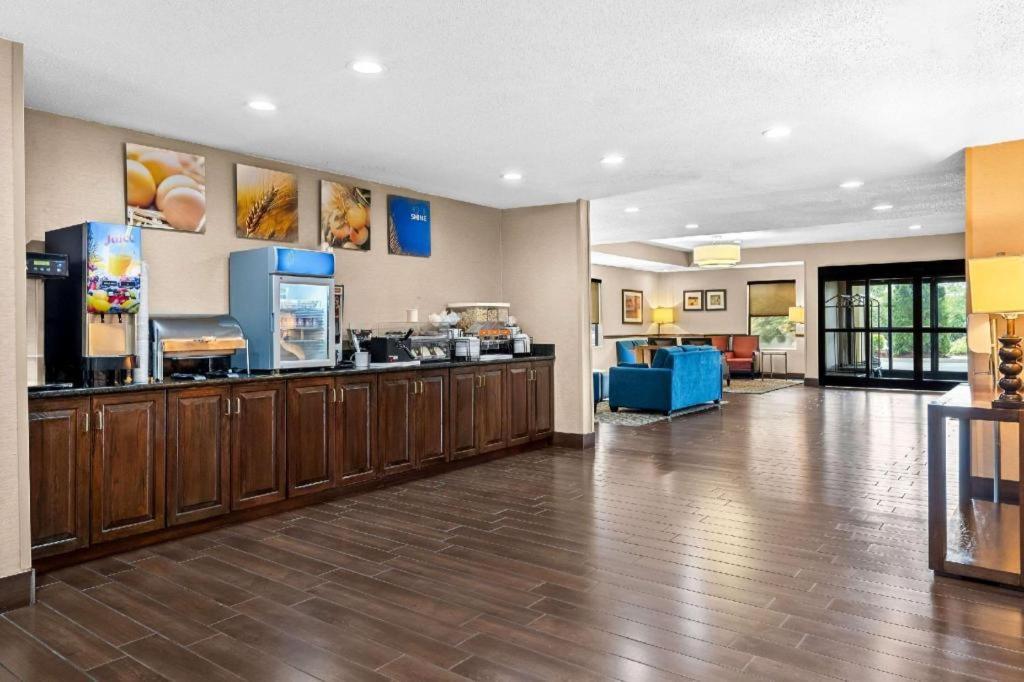 Comfort Inn Clinton Εξωτερικό φωτογραφία