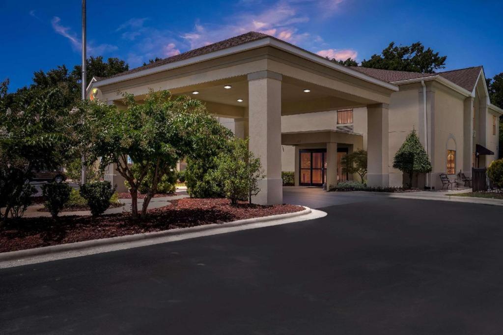 Comfort Inn Clinton Εξωτερικό φωτογραφία