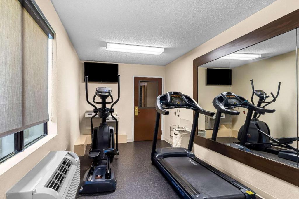 Comfort Inn Clinton Εξωτερικό φωτογραφία